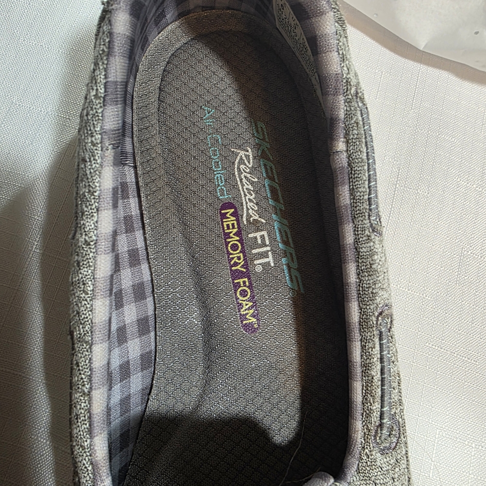 Skechers Gray Relaxed Fit Slip-Ons.  Sz 6 - Picture 5 of 8